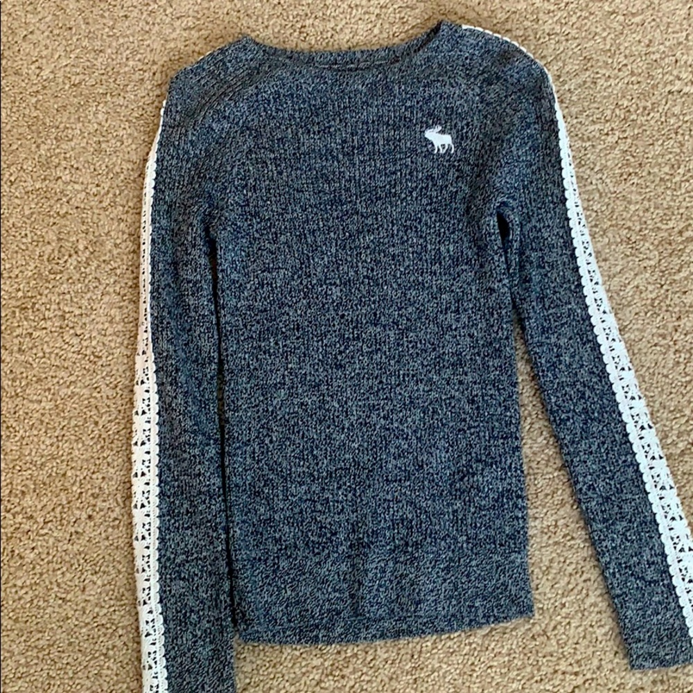 9/10 Abercrombie kids sweater, never worn